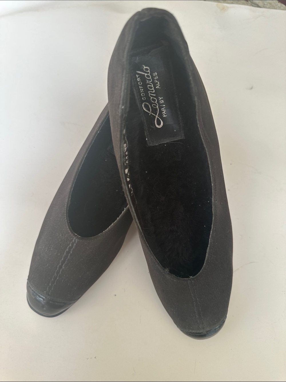 Elegant Black Comfort Heels by